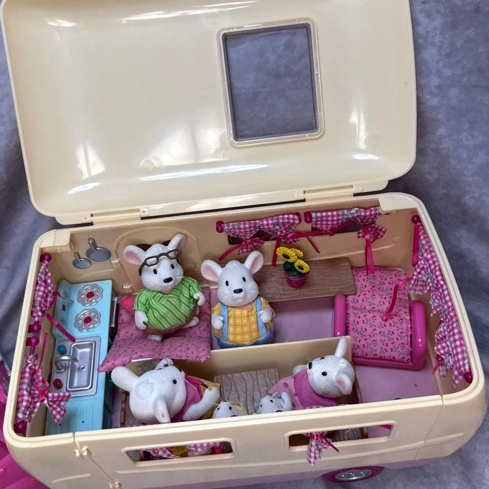 Lil Woodzeez Happy Camper Calico Critters Travel Trailer Jeep Car Pink Figures